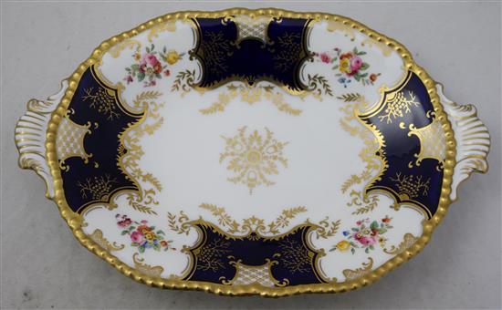 A Coalport ten piece part dessert service, c.1900, 23cm and 32.5cm